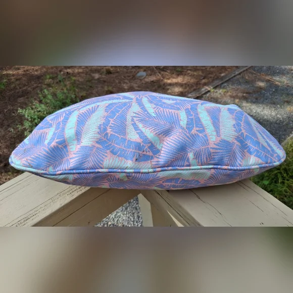 Vineyard Vines Martha's Vineyard Island Palm Tree Print Pink/Purple/ Tote Bag - Picture 6 of 12